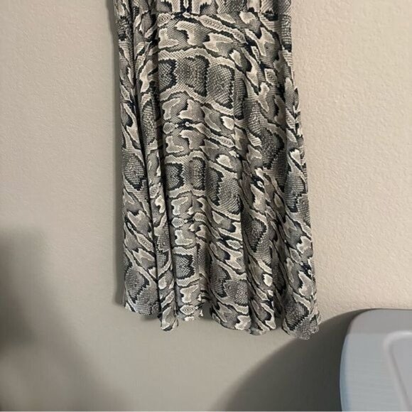 Express Women's Grey and Black Dress Halter, Snakeskin Print Size 10 - Picture 5 of 9